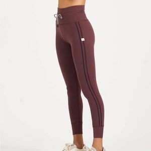 Vuori Daily Sport Legging in Fig